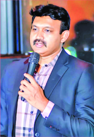 නැඟෙනහිර පළාත් ආණ්ඩුකාර සෙන්දිල් තොණ්ඩමන් උත්සව සභාව අමතමින්.