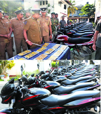 වැඩ බලන පොලිස්පති දේශබන්දු තෙන්නකෝන් මහතා ඇතුළු පොලිස් නිලධාරීන් යතුරුපැදි පරීක්ෂා කළ අයුරු.