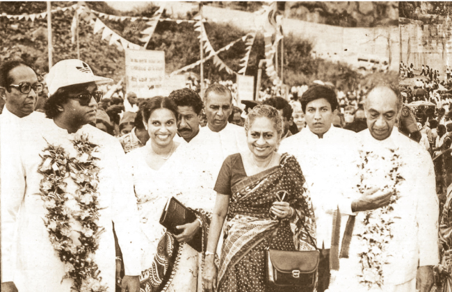 හිටපු ජනපති ජේ.ආර්. ජයවර්ධන, ගාමිණි දිසානායක මහත්වරුන් සමඟ රොනී ද මැල් මහතා