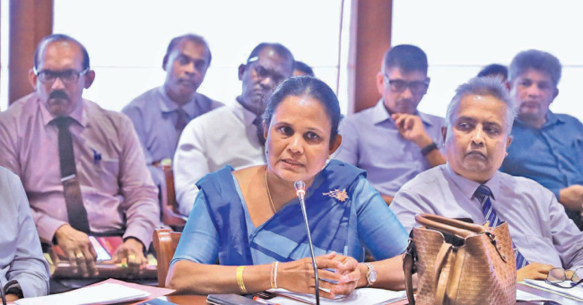 දුම්රිය අතිරේක සාමාන්යාධිකාරී (පරිපාලන) කුසලානි ද සිල්වා මහත්මිය අදහස් දක්වමින්