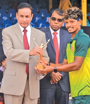 දක්ෂතම ක්රීඩකයා චමෝද් යෝධසිංහ