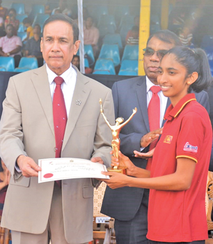 දක්ෂතම ක්රීඩිකාව තරුෂි කරුණාරත්න