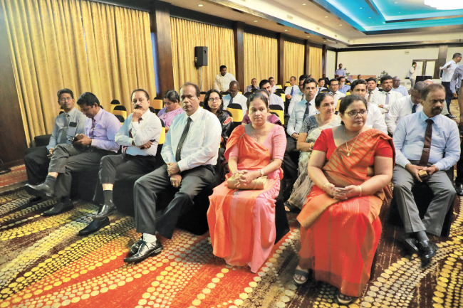 උත්සව අවස්ථාවට සහභාගී වූ පිරිසෙන් කොටසක්