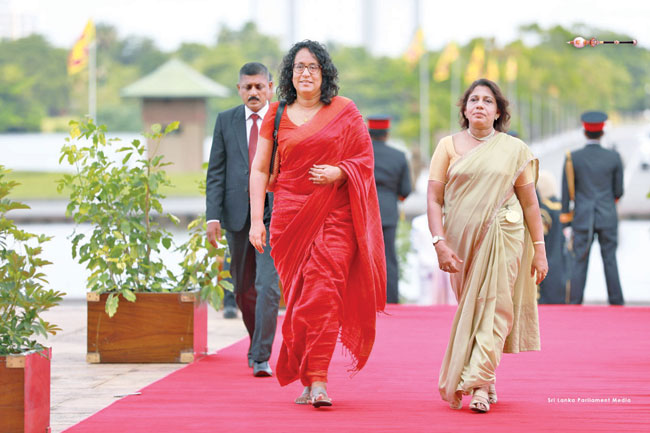 අගමැතිනියගේ පැමිණීම