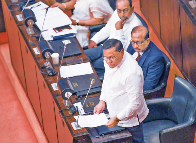 අමාත්‍ය විජිත හේරත් කථානායකවරයාගේ නම ස්ථීර කරමින්