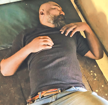 විවේකාගාරය තුළ සිටින කොන්දොස්තර