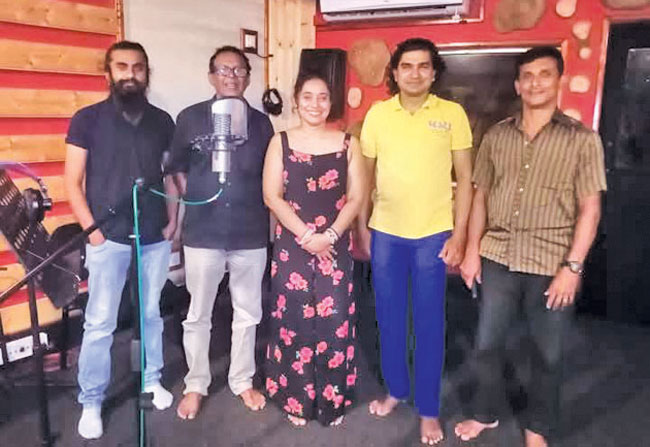 මම සහ ඔබ ටෙලිනාට්යයේ ගීත පටිගත කිරීමකදී