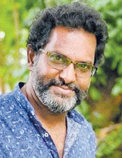සුමිත් චාමින්දකොළඹ විශ්වවිද්යාලයේ දේශපාලන විද්යාව සහ රාජ්ය ප්රතිපත්ති
අධ්යයන අංශයේ
ජ්යෙෂ්ඨ කථිකාචාර්ය